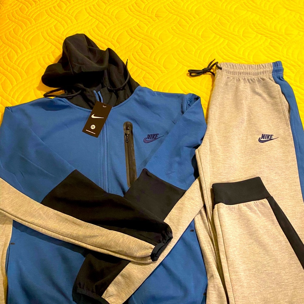 Mens nike tech